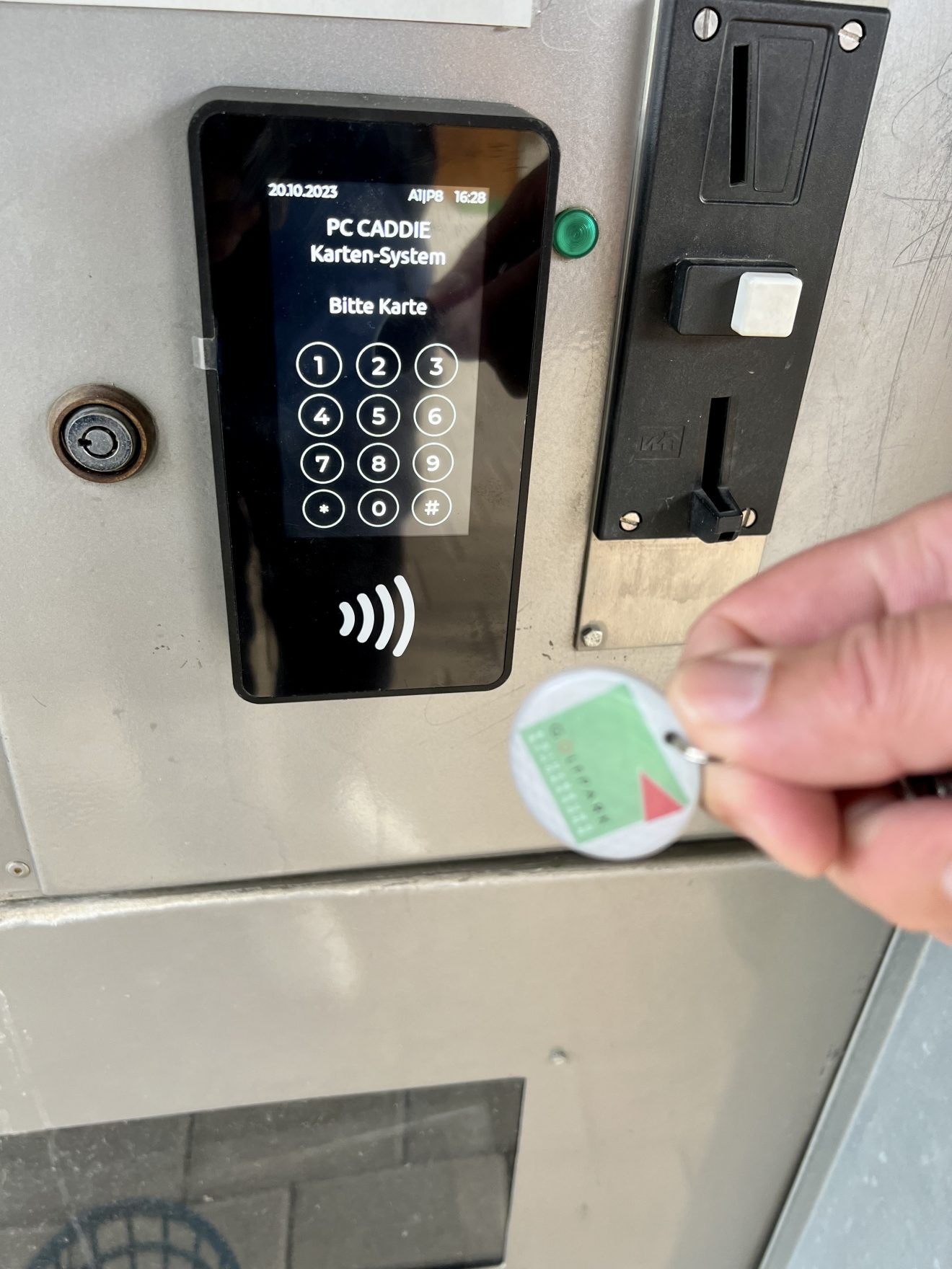 Rangebälle mit RFID-Anhänger beziehen